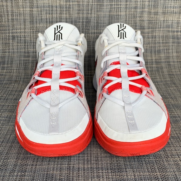 Nike Kyrie Flytrap 6 Basketball Sneakers in Wolf Grey/Red/Black Youth size 6.5 - Picture 4 of 13